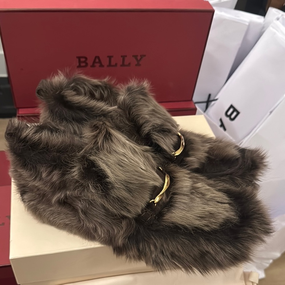 Bally Luxurious Brown Fur Slides